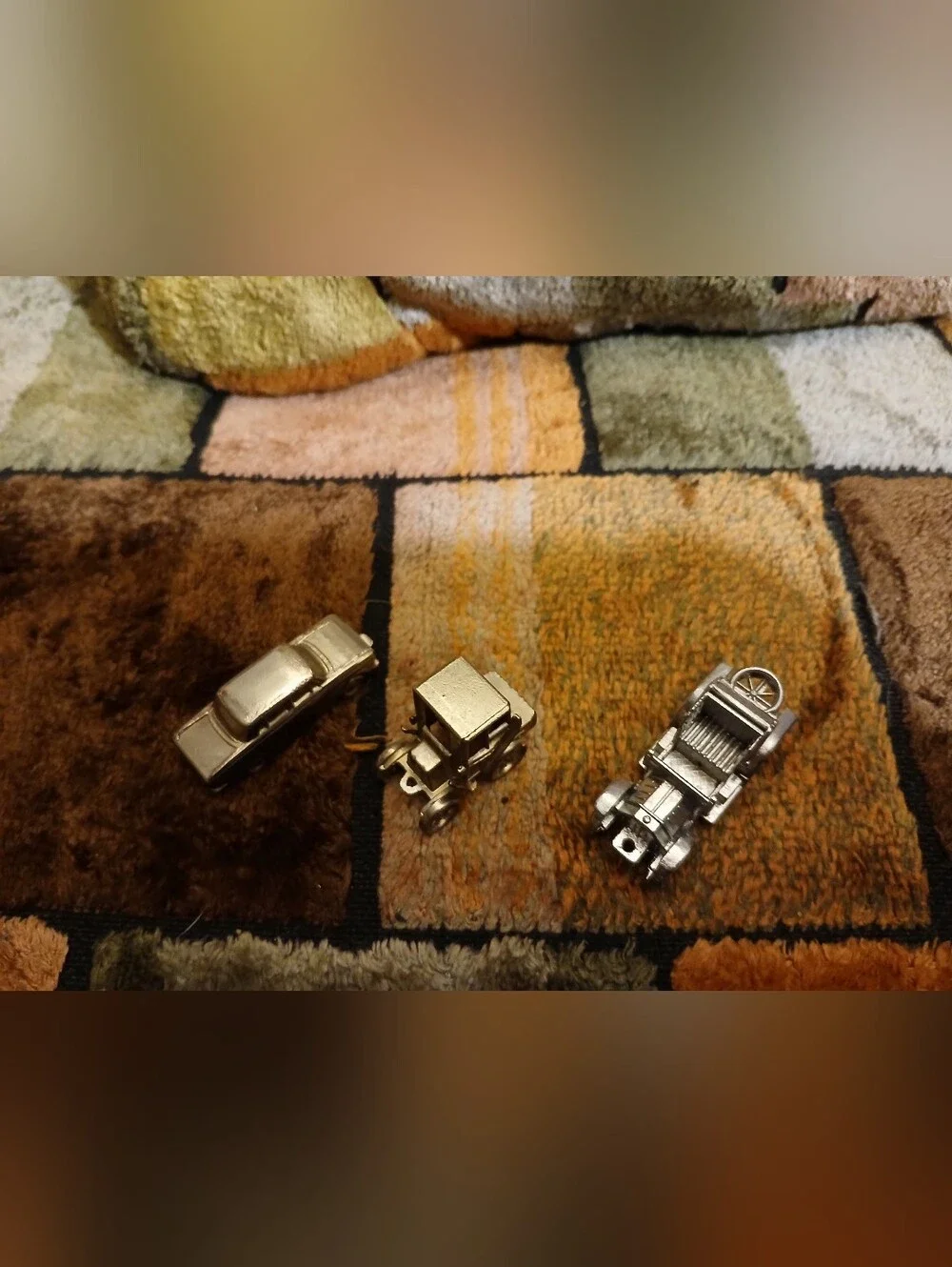 Vintage-Style Silver Metal Car Collectible - Silver B